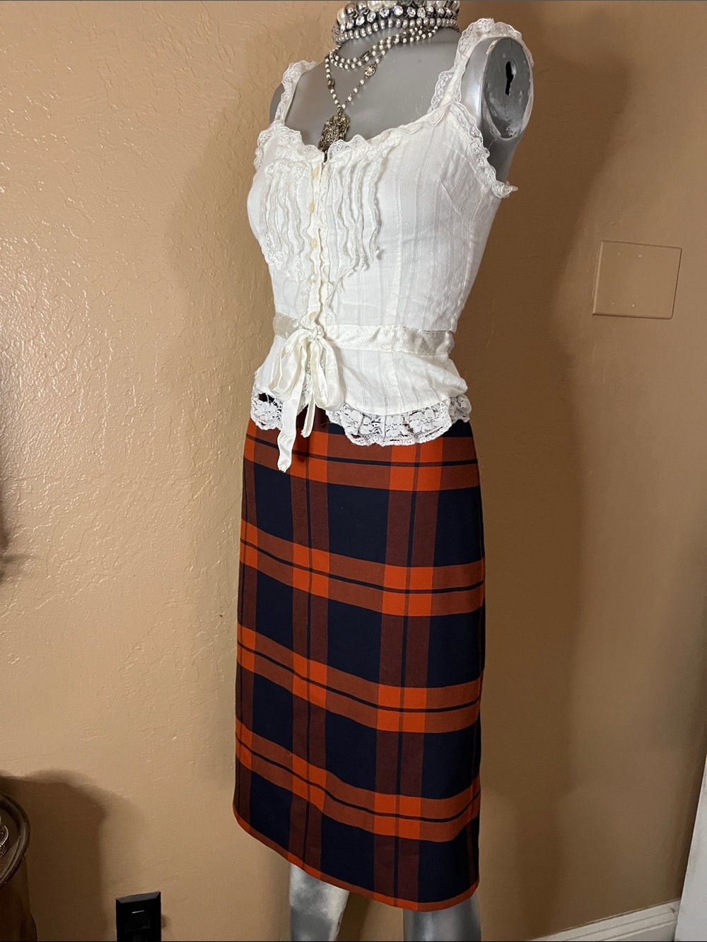 HOBBS London Red/Navy Plaid Pencil Skirt.  Sz 8